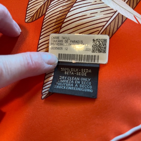 Hermes Toucan Paradis Scarf - Picture 4 of 5